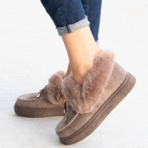 New Taupe Furry Moccasin Slip on Slipper Loafers - Picture 3 of 3